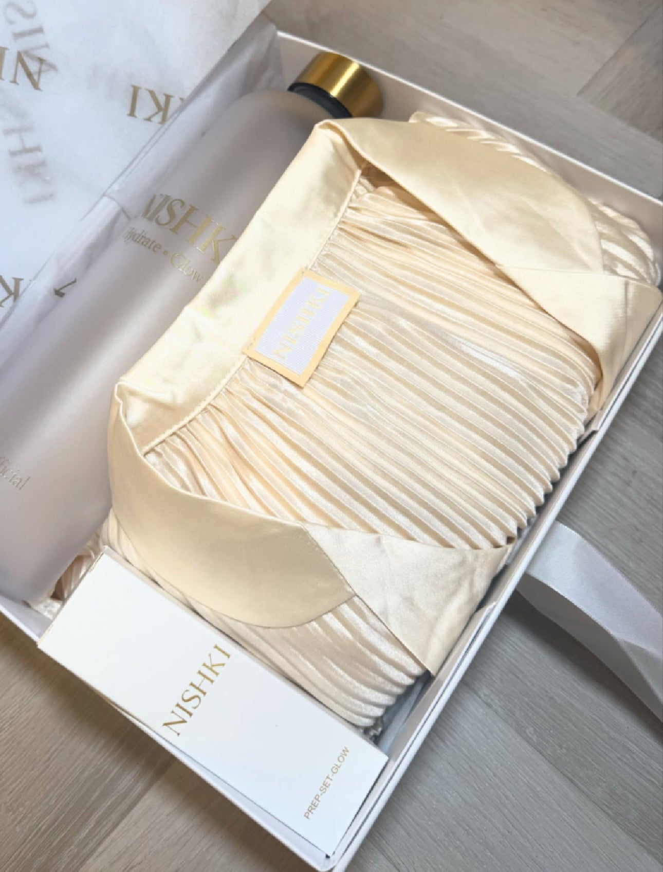 The Lumière Set Champagne Glow